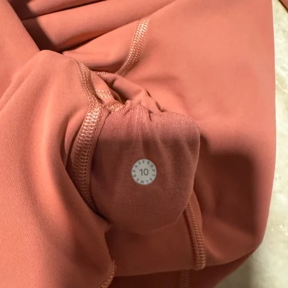 NWOT lululemon Align™ Super High-Rise Pant 28" - Picture 4 of 4